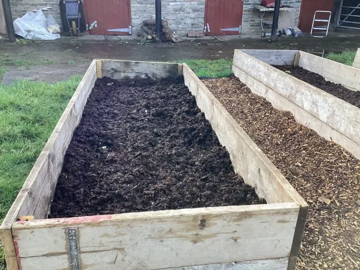 How to build a raised garden bed from scaffold boards in 4 easy steps