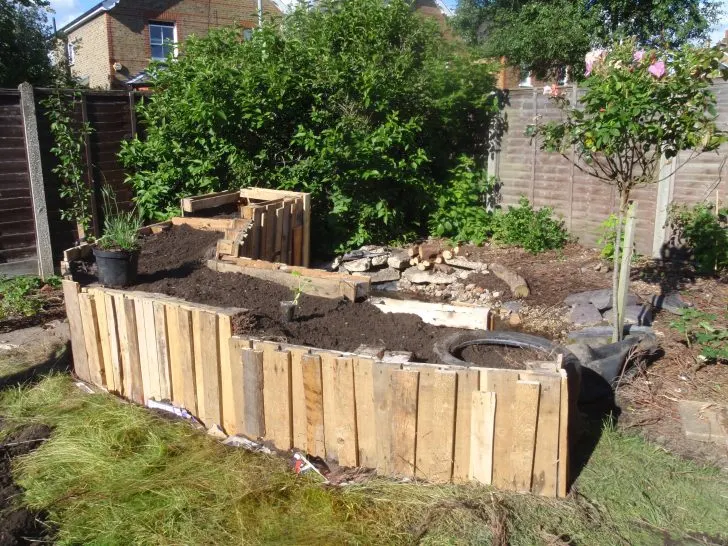 From Warehouse to Wonderland: 9 Things To Do With Pallets In The Garden In The UK